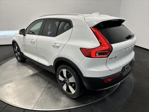 2020 Volvo XC40 T5 Momentum