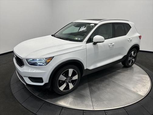 2020 Volvo XC40 T5 Momentum