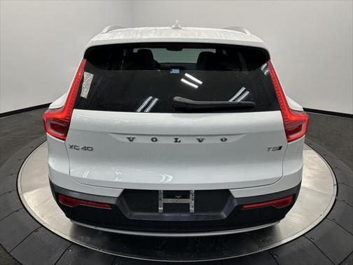 2020 Volvo XC40 T5 Momentum