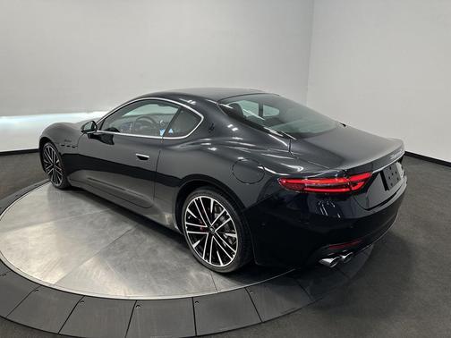 Nero Ribelle Metallic 2024 Maserati GranTurismo Modena