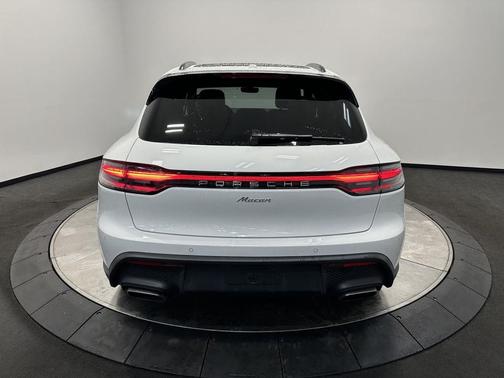 2025 Porsche Macan T