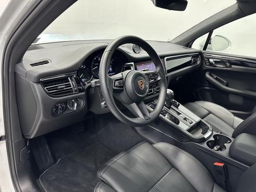 2025 Porsche Macan T