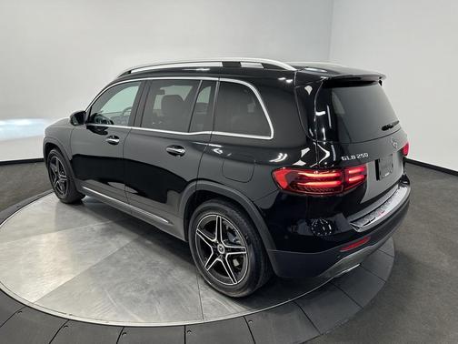 Night Black 2026 Mercedes-Benz GLB 250 4MATIC
