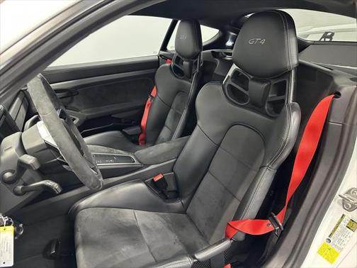 2016 Porsche Cayman GT4