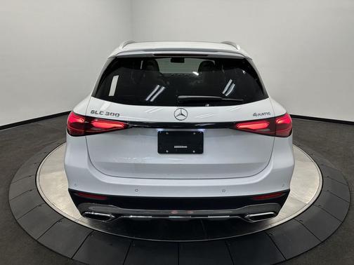 MANUFAKTUR Moonlight White Metallic 2026 Mercedes-Benz GLC 300 4MATIC