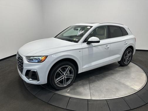 Glacier White Metallic 2021 Audi Q5 Premium Plus 55 TFSI e quattro S tronic