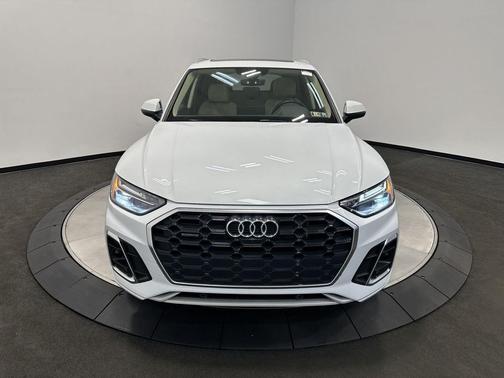 Glacier White Metallic 2021 Audi Q5 Premium Plus 55 TFSI e quattro S tronic