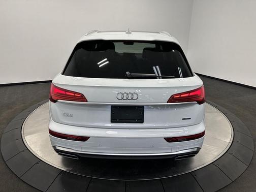 Glacier White Metallic 2021 Audi Q5 Premium Plus 55 TFSI e quattro S tronic