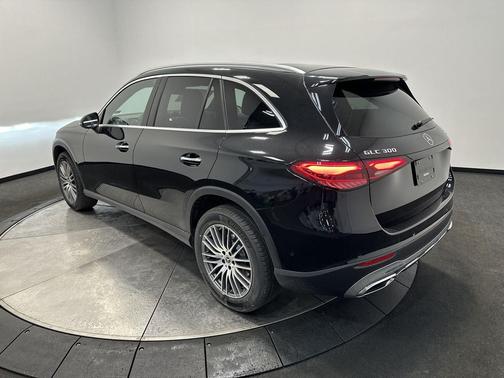 BLACK 2026 Mercedes-Benz GLC 300 4MATIC