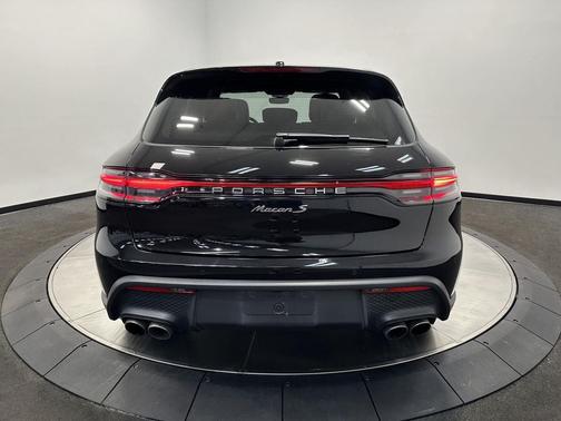 2022 Porsche Macan S