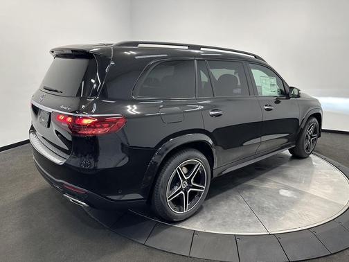 Obsidian Black Metallic 2026 Mercedes-Benz GLS 450 4MATIC