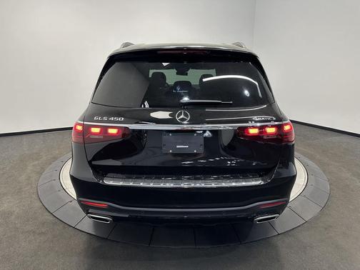 Obsidian Black Metallic 2026 Mercedes-Benz GLS 450 4MATIC