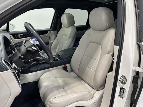 2023 Porsche Cayenne Platinum Edition