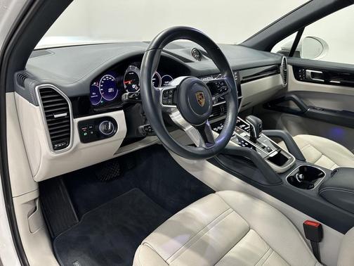 2023 Porsche Cayenne Platinum Edition