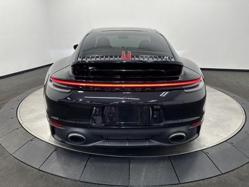 2022 Porsche 911 Carrera