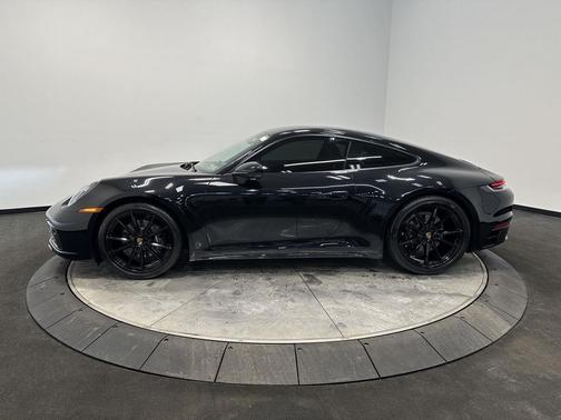 2022 Porsche 911 Carrera
