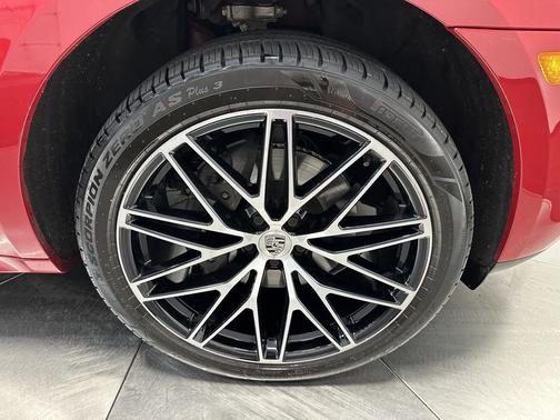 2022 Porsche Macan Macan