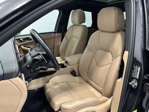 2022 Porsche Macan Macan