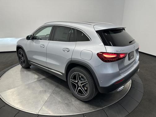 Cirrus Silver Metallic 2026 Mercedes-Benz GLA 250 4MATIC