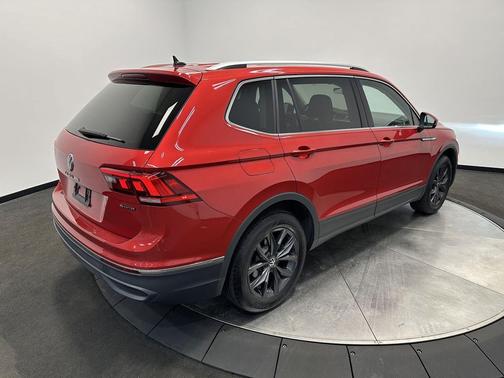 Kings Red Metallic 2024 Volkswagen Tiguan 2.0T SE 4MOTION