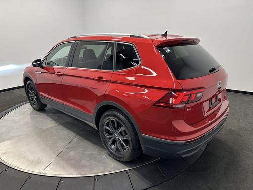 Kings Red Metallic 2024 Volkswagen Tiguan 2.0T SE 4MOTION