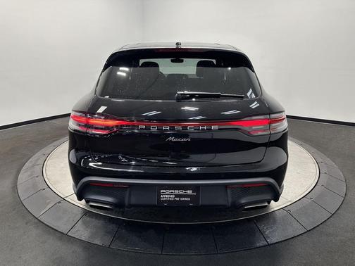 2025 Porsche Macan T