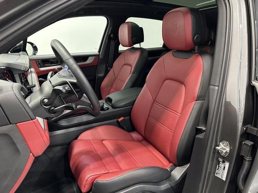 2025 Porsche Cayenne Base
