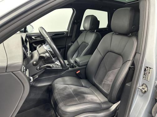 Dolomite Silver Metallic 2019 Porsche Macan Macan