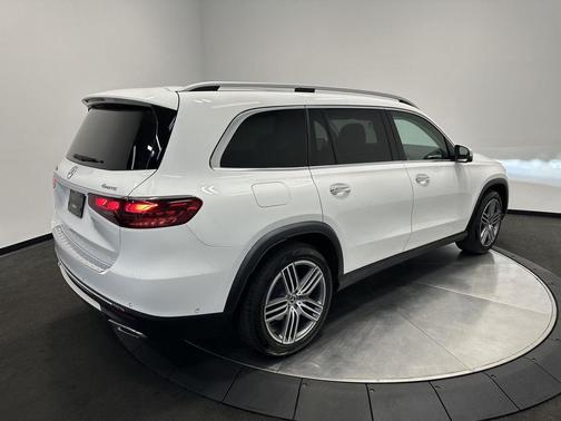 Polar White 2026 Mercedes-Benz GLS 450 4MATIC