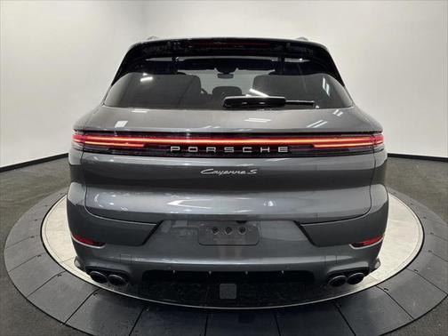 2025 Porsche Cayenne E-Hybrid S