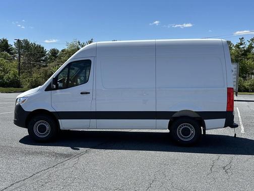 Arctic White 2026 Mercedes-Benz Sprinter 2500 Standard Roof