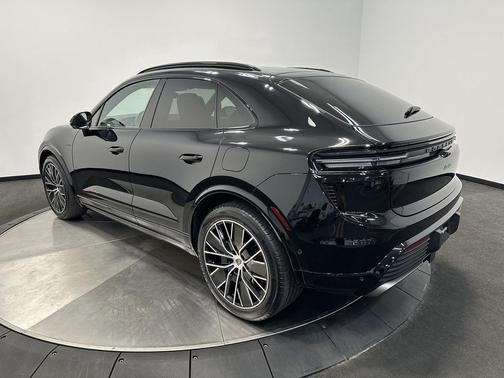 2024 Porsche Macan Turbo