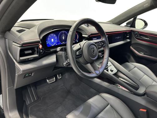 2024 Porsche Macan Turbo