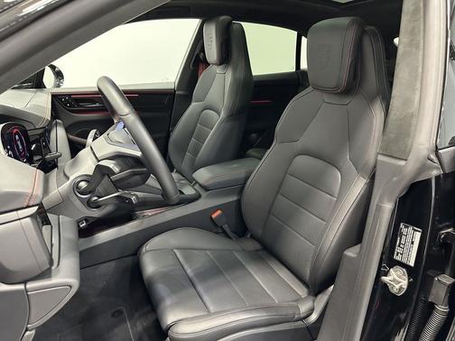 2024 Porsche Macan Turbo