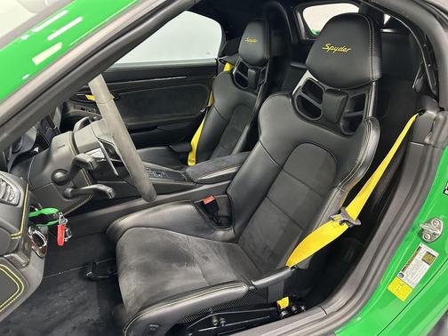 2021 Porsche 718 Spyder Roadster