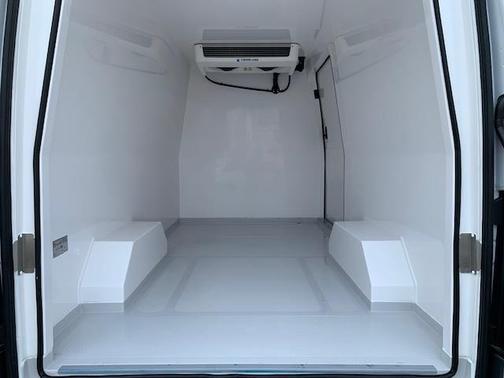 Arctic White 2026 Mercedes-Benz Sprinter 2500 High Roof