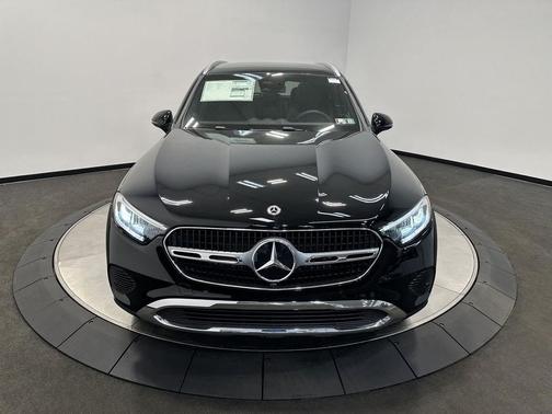 BLACK 2026 Mercedes-Benz GLC 300 4MATIC