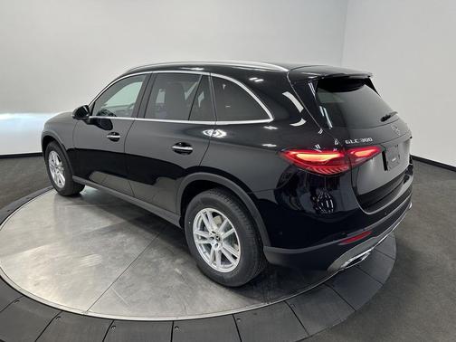 BLACK 2026 Mercedes-Benz GLC 300 4MATIC