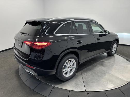 BLACK 2026 Mercedes-Benz GLC 300 4MATIC