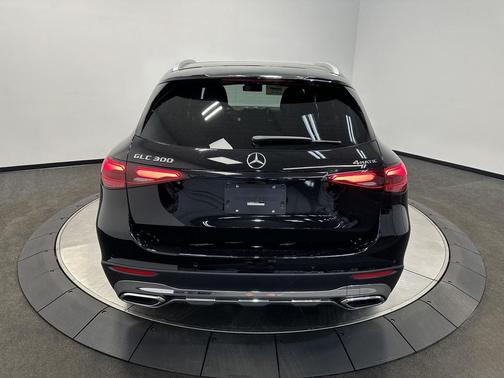 BLACK 2026 Mercedes-Benz GLC 300 4MATIC