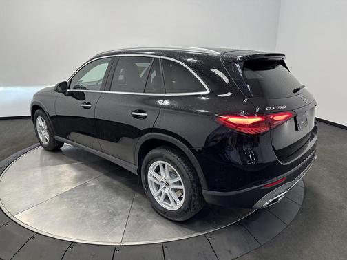 BLACK 2026 Mercedes-Benz GLC 300 4MATIC