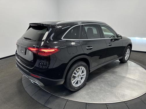 BLACK 2026 Mercedes-Benz GLC 300 4MATIC