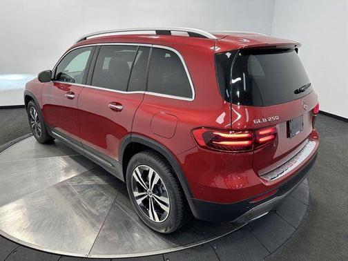 2025 Mercedes-Benz GLB 250 4MATIC