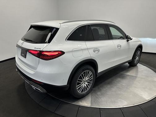 Polar White 2026 Mercedes-Benz GLC 300 4MATIC