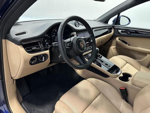 Gentian Blue Metallic 2026 Porsche Macan T