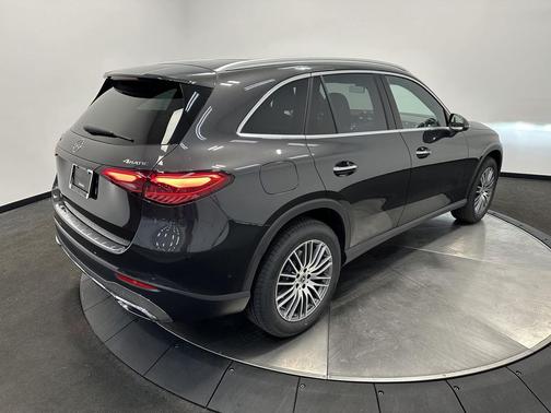 2026 Mercedes-Benz GLC 300 4MATIC