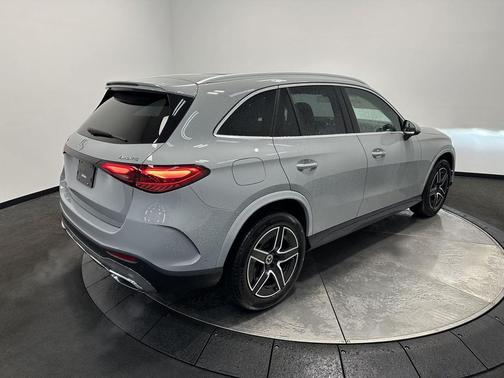 2026 Mercedes-Benz GLC 300 4MATIC