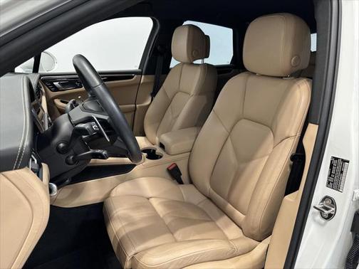 2023 Porsche Macan Base