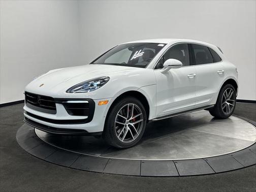2023 Porsche Macan Base