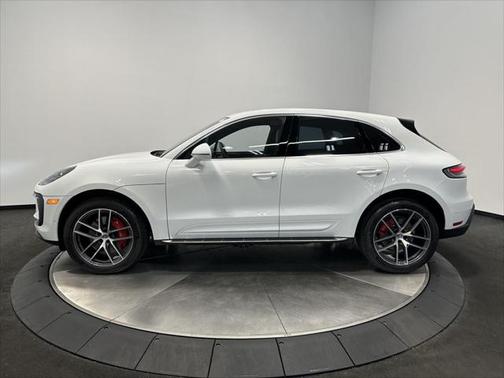 2023 Porsche Macan Base